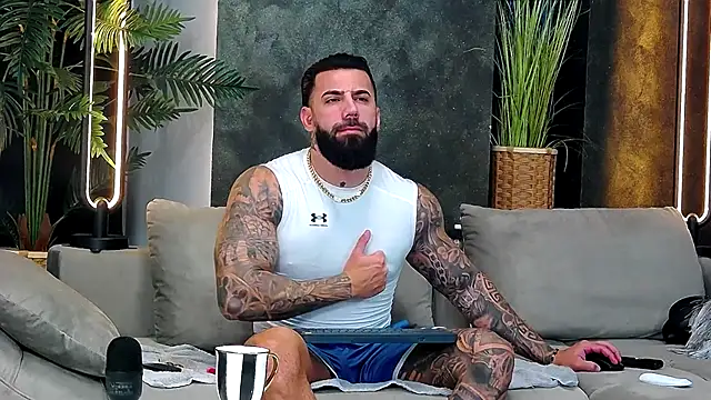 Snapshot of masterkingofmusclee chatting on November 26, 2025, 9:26 pm masterkingofmusclee online show from November 26, 2025, 9:26 pm