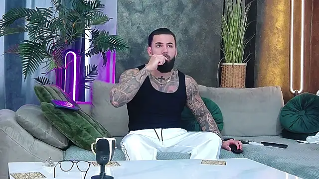 Snapshot of masterkingofmusclee chatting on February 5, 2026, 7:59 am masterkingofmusclee online show from February 5, 2026, 7:59 am