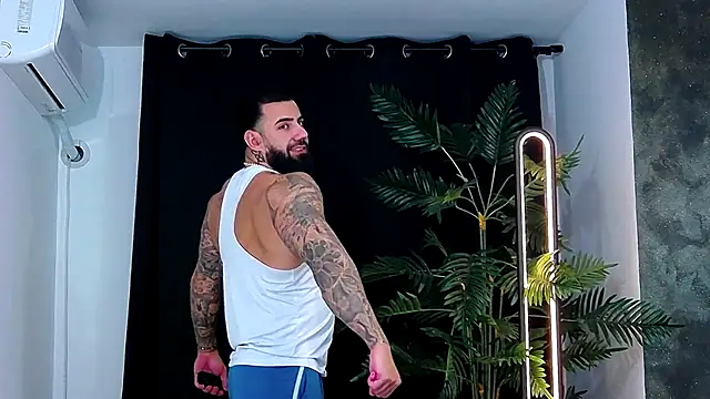 Snapshot of masterkingofmusclee chatting on November 27, 2025, 9:48 pm masterkingofmusclee online show from November 27, 2025, 9:48 pm