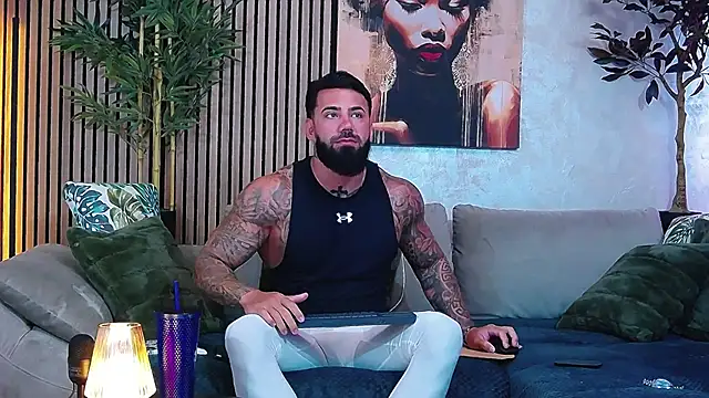 masterkingofmusclee online show from May 13, 2026, 7:59 am
