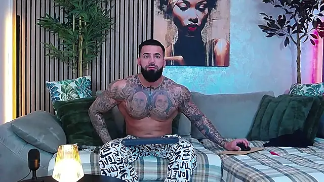 masterkingofmusclee online show from April 15, 2026, 7:36 am