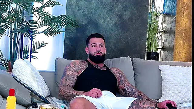 Snapshot of masterkingofmusclee chatting on October 22, 2025, 10:25 am masterkingofmusclee online show from October 22, 2025, 10:25 am