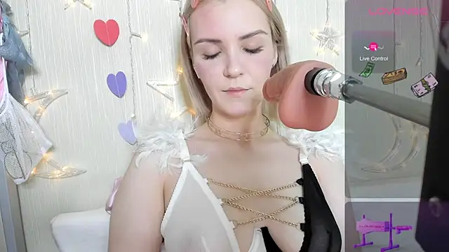 Kaya Devis online show from September 12, 2025, 5:18 am