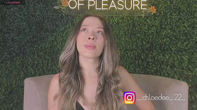 chloe d online show from September 18, 2025, 11:57 am