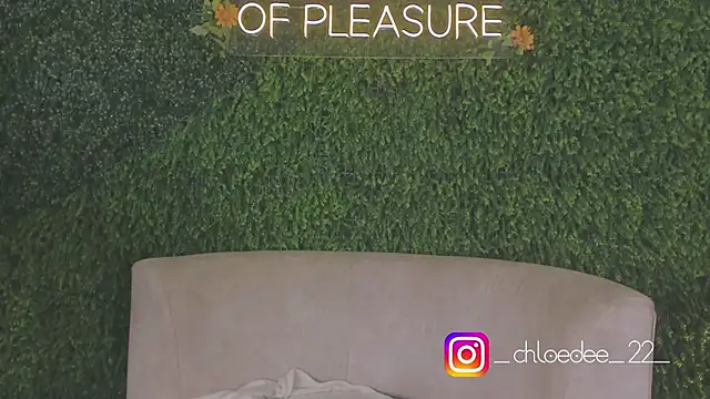 chloe d online show from October 7, 2025, 12:28 pm