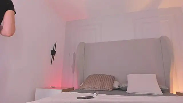 chloe d online show from December 20, 2025, 11:57 am