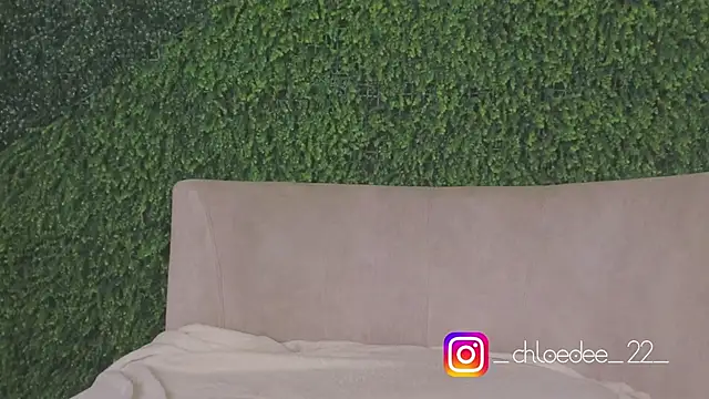 chloe d online show from October 4, 2025, 11:23 am