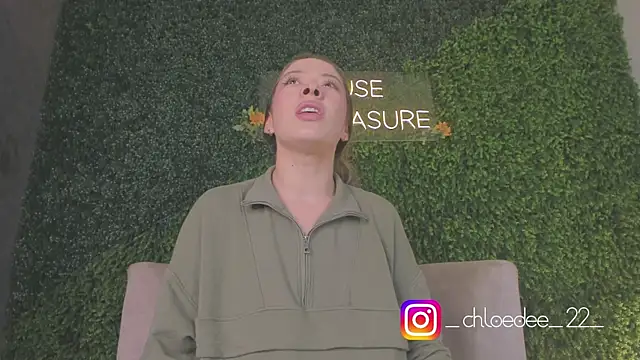 chloe d online show from September 24, 2025, 12:11 pm