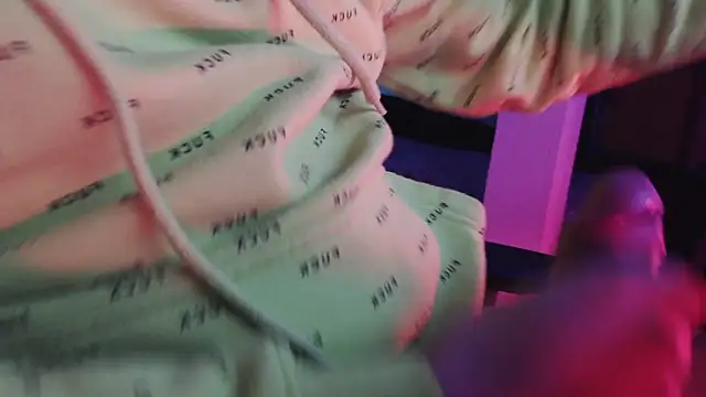 Snapshot of auilein chatting on March 22, 2025, 10:48 pm auilein online show from March 22, 2025, 10:48 pm