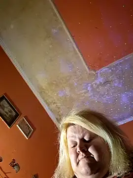 ducicsajsziii online show from February 18, 2025, 10:14 pm