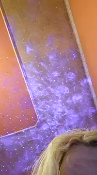 ducicsajsziii online show from February 13, 2025, 11:15 pm