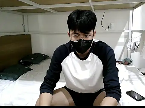 Gwencloudy online show from October 10, 2025, 2:18 pm