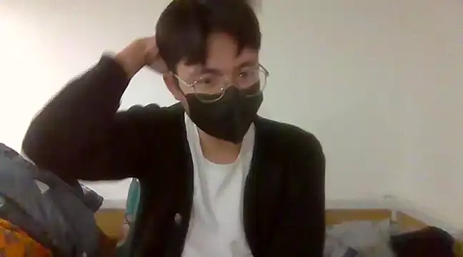 Gwencloudy online show from February 4, 2025, 4:39 pm