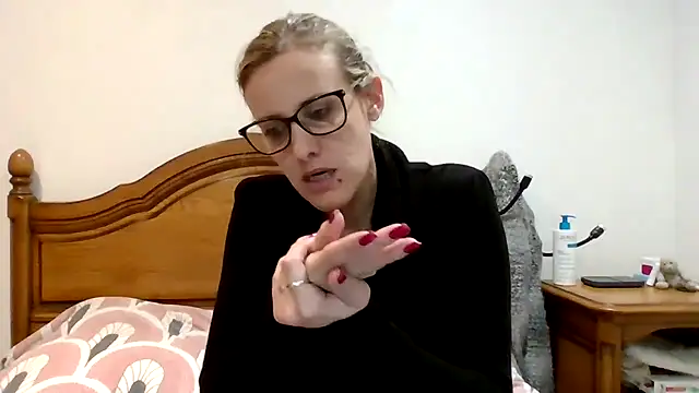 Madame Callie online show from November 23, 2025, 5:56 pm