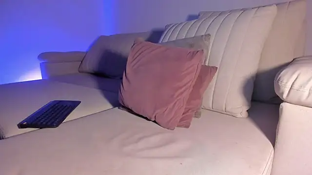 HannahDavis  online show from July 20, 2026, 10:39 am