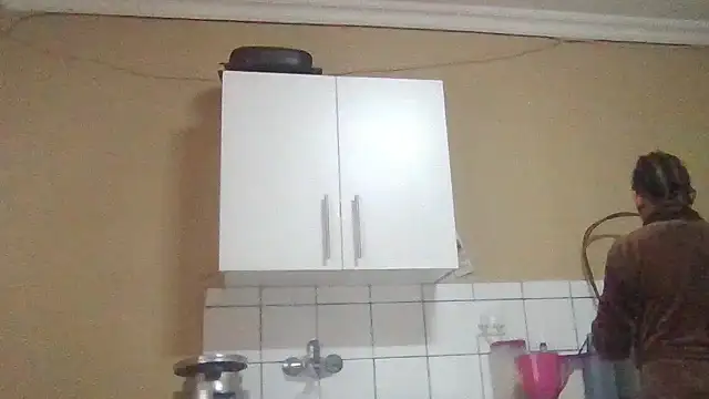 ShooingBunch online show from December 17, 2025, 8:08 am