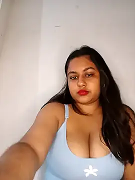 Snapshot of bumblebeegirl chatting on February 4, 2026, 12:22 pm bumblebeegirl online show from February 4, 2026, 12:22 pm