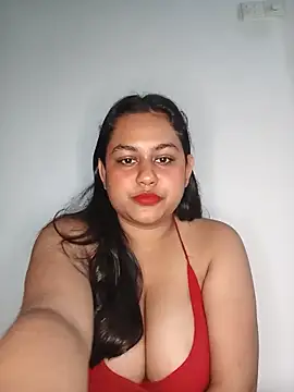 bumblebeegirl online show from May 17, 2026, 1:11 pm