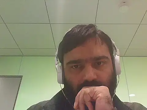JohnBond009 online show from May 20, 2026, 10:01 am