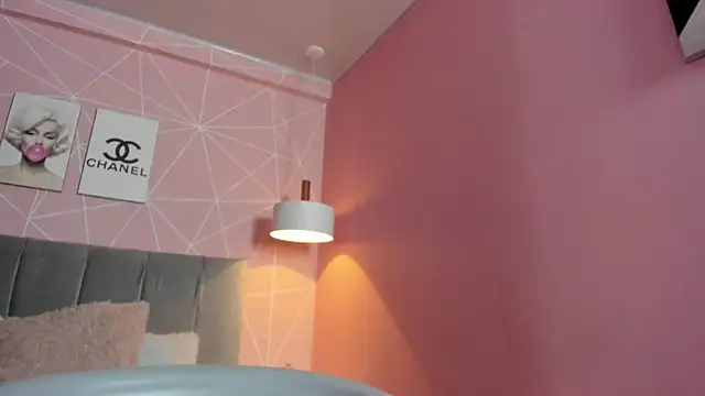 Snapshot of dolly_zoe chatting on December 20, 2025, 1:41 am dolly zoe online show from December 20, 2025, 1:41 am