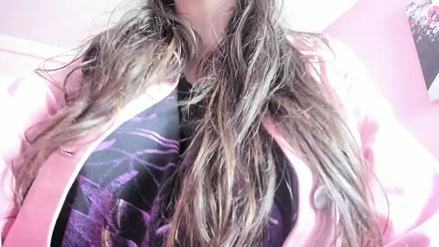 Snapshot of dolly_zoe chatting on October 20, 2025, 8:53 pm dolly zoe online show from October 20, 2025, 8:53 pm