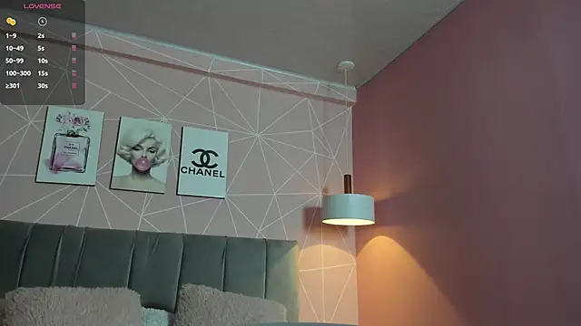 Snapshot of dolly_zoe chatting on November 18, 2025, 4:05 am dolly zoe online show from November 18, 2025, 4:05 am