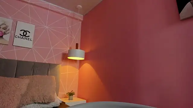 Snapshot of dolly_zoe chatting on December 18, 2025, 5:12 am dolly zoe online show from December 18, 2025, 5:12 am