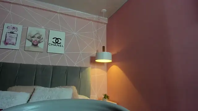 Snapshot of dolly_zoe chatting on February 20, 2026, 3:03 am dolly zoe online show from February 20, 2026, 3:03 am