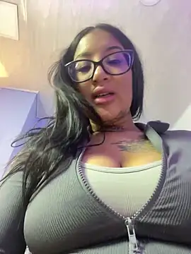 ayshel   online show from October 22, 2025, 3:39 am