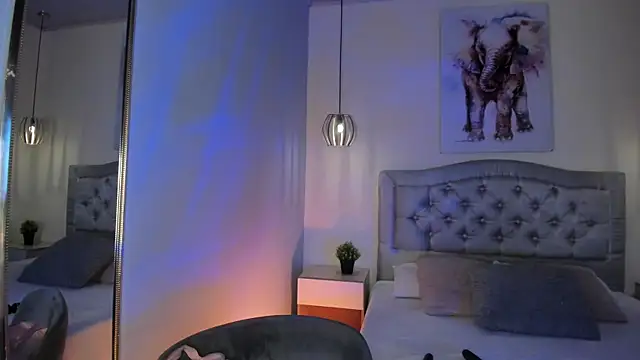 ayshel   online show from December 17, 2025, 10:59 pm