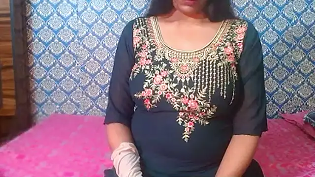 Snapshot of nikitahot3 chatting on February 3, 2026, 8:30 am nikitahot3 online show from February 3, 2026, 8:30 am