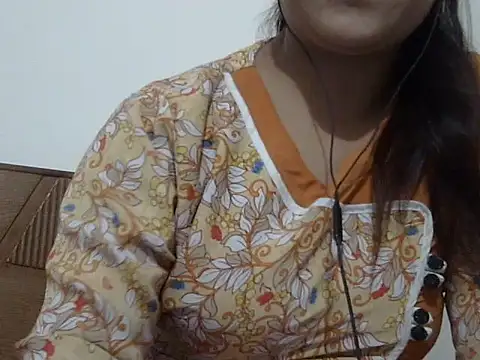 shekira99 online show from November 6, 2025, 2:32 pm