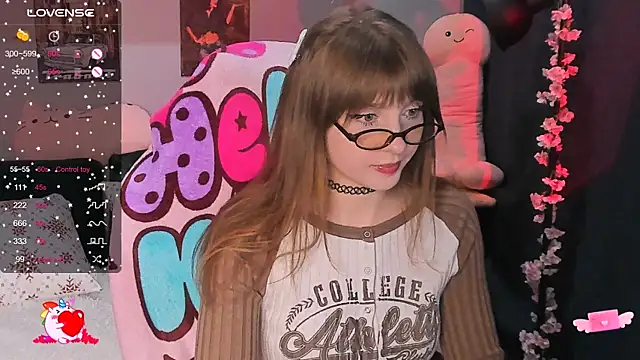 Snapshot of AliceLanley chatting on December 3, 2024, 11:29 am AliceLanley online show from December 3, 2024, 11:29 am