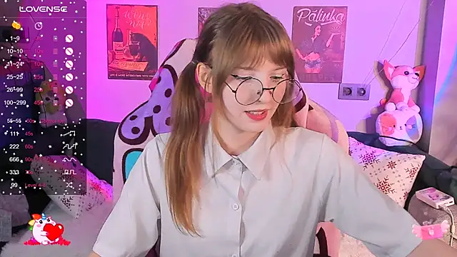 Snapshot of AliceLanley chatting on December 4, 2024, 3:15 pm AliceLanley online show from December 4, 2024, 3:15 pm