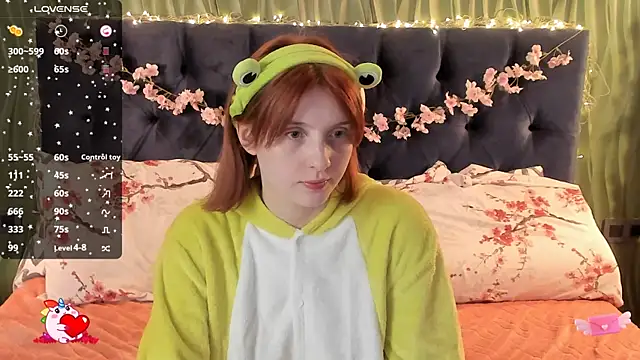 Snapshot of AliceLanley chatting on September 30, 2025, 11:16 am AliceLanley online show from September 30, 2025, 11:16 am