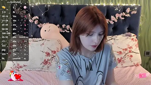 Snapshot of AliceLanley chatting on September 26, 2025, 12:23 pm AliceLanley online show from September 26, 2025, 12:23 pm