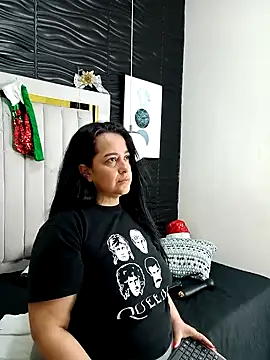 lucia vonne  online show from December 18, 2024, 2:38 pm