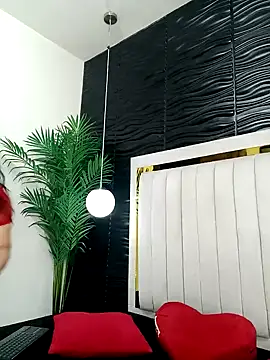 lucia vonne  online show from January 22, 2025, 11:45 am