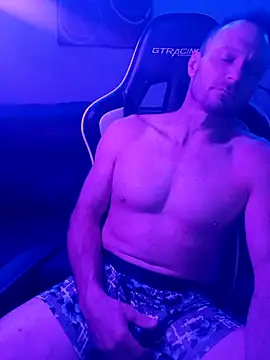 Snapshot of Funwithbrad1 chatting on December 6, 2024, 8:32 am Funwithbrad1 online show from December 6, 2024, 8:32 am