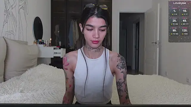 vinkitinkii online show from November 15, 2025, 4:49 am