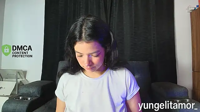 yungelitamor  online show from September 28, 2025, 5:03 am