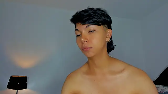 xhenisa  online show from September 14, 2025, 3:45 pm