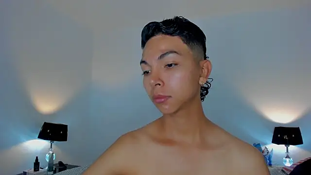 xhenisa  online show from March 10, 2026, 8:57 pm