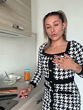 petrouchkaaa  online show from March 12, 2026, 8:40 am