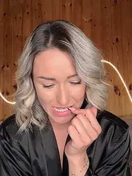 petrouchkaaa  online show from March 18, 2026, 8:32 pm