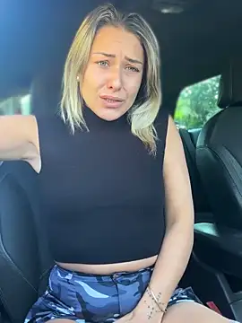 petrouchkaaa  online show from October 18, 2025, 9:00 am