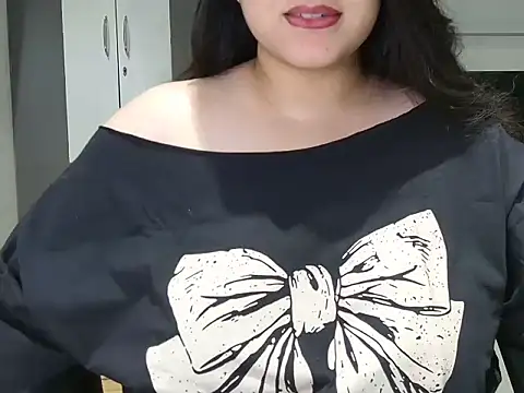 Miss cutiepie online show from October 14, 2025, 7:47 pm