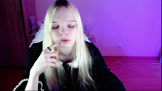 Snapshot of Emily_Nyaffee chatting on January 26, 2025, 9:18 pm Emily Nyaffee online show from January 26, 2025, 9:18 pm