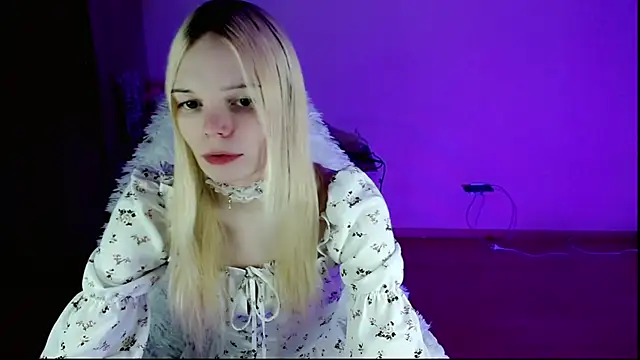 Snapshot of Emily_Nyaffee chatting on February 3, 2025, 8:13 pm Emily Nyaffee online show from February 3, 2025, 8:13 pm