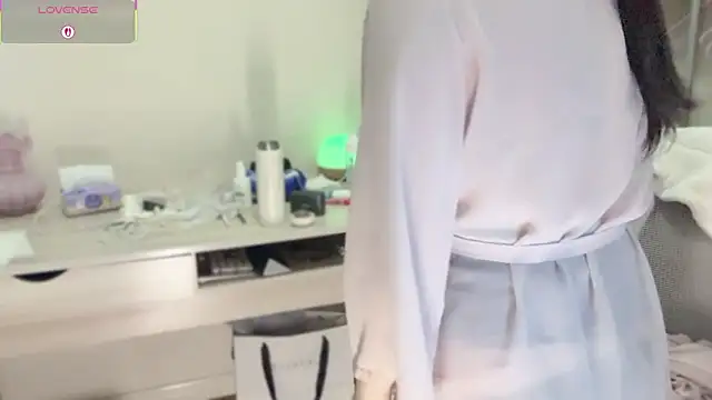 A-xena online show from December 4, 2025, 2:49 pm